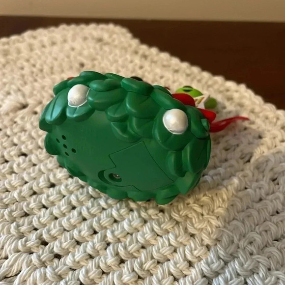 Hoops&Yoyo Hallmark Keepsake Ornament - Picture 3 of 11